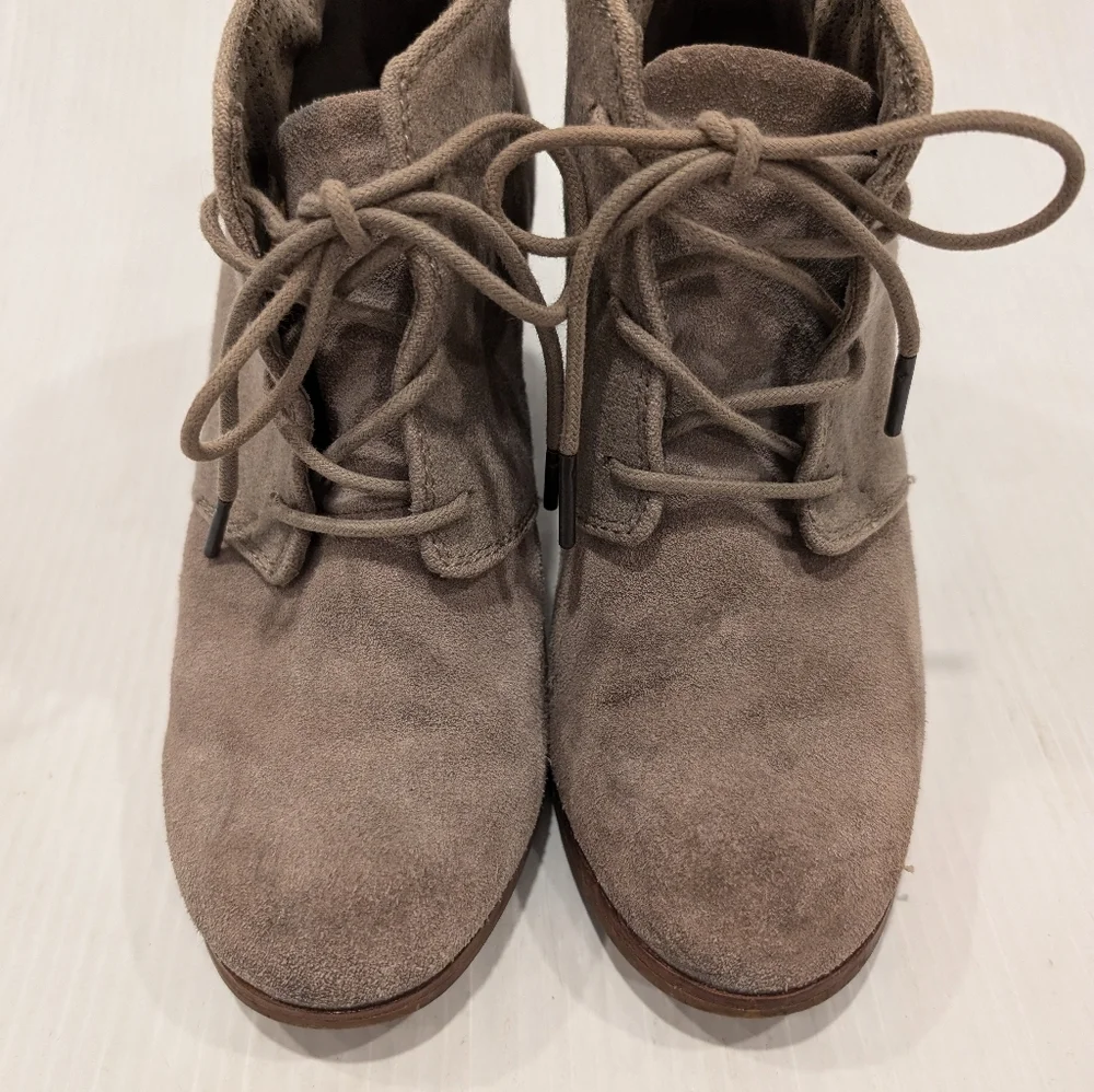 TOMS Lunata women's tan suede block heel lace-up oxford ankle booties size 8